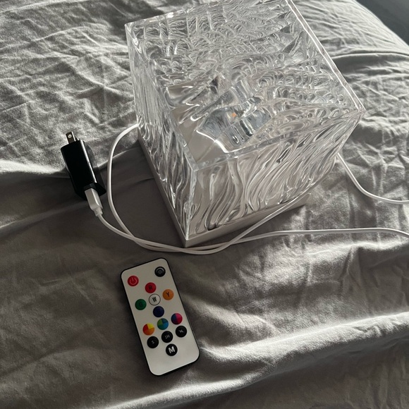 Colorful LED Northern Light Cube - Picture 2 of 4